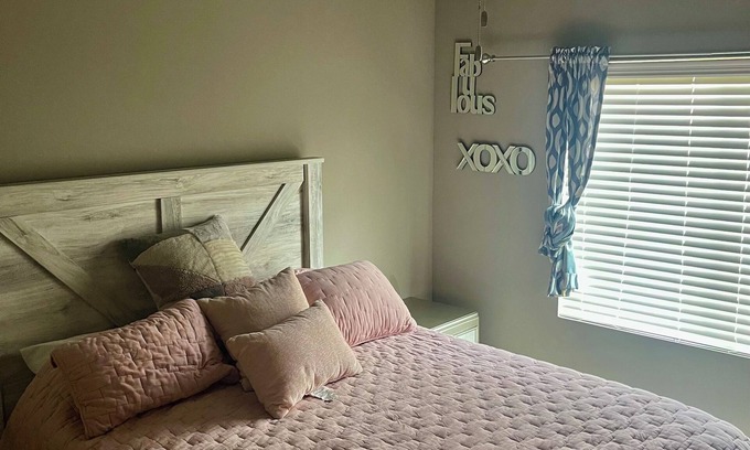 Jefferson House | Charming townhome in Omaha. 20 minutes from downtown for cws