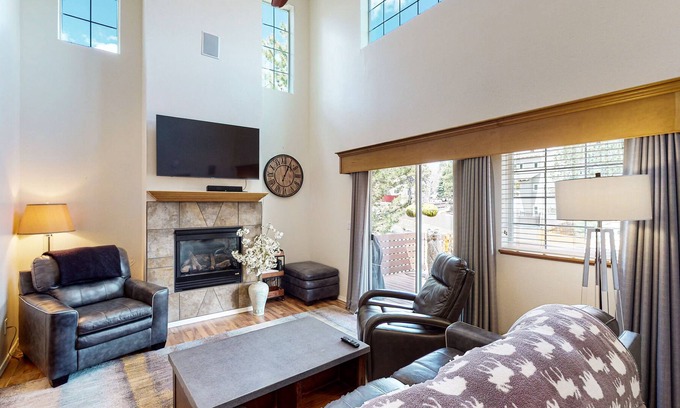 Ponderosa Trails House | Charming townhouse with balcony, grill, washer/dryer, & central AC