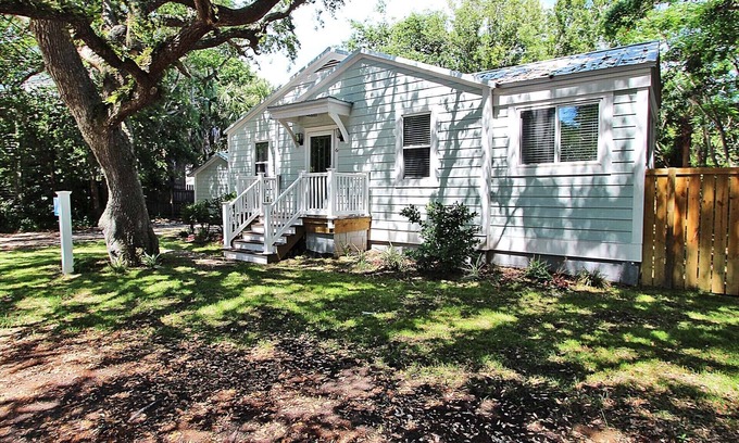 Isle of Palms House | Charming updated 2 Bedroom Beach Cottage. Walk to the Beach! Pet Friendly