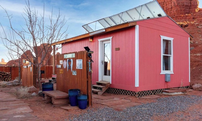 Monument Valley House | Charming Red Cliff Cabin in Monument Valley