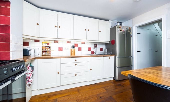 Dublin House | Charming Victorian 3BD townhouse with free parking