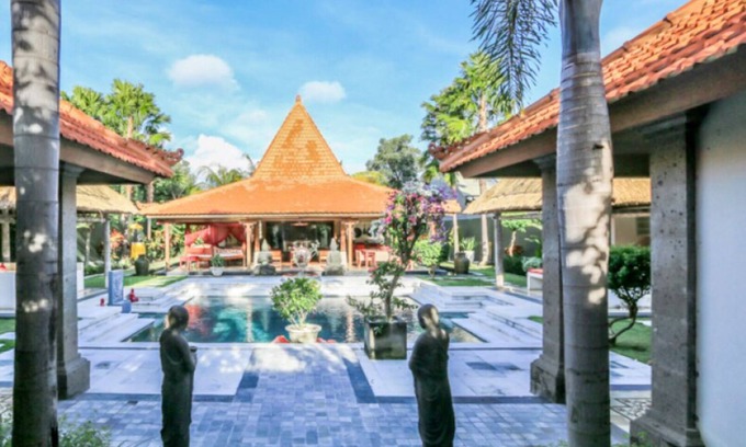 Kerobokan Villa | CHARMING VILLA 1100m2 SEMINYAK