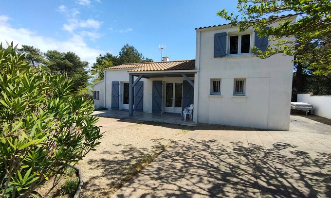 La Faute-sur-Mer House | "Charming Villa in Quiet, Wooded Area Near Beach"