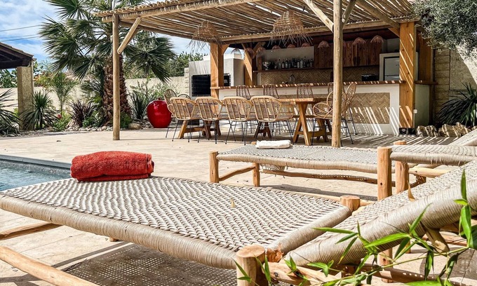 Vias Villa | Charming villa with heated pool 5min from the beach