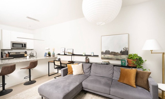 Fifth Ward Apartment | Charming Walker's Point Apt with Balcony