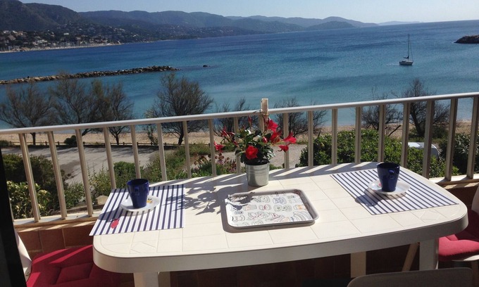 La Faviere Apartment | Charming waterfront T3, air-conditioned duplex, Wifi, garage 200m