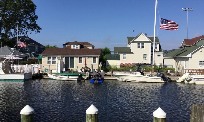 Freeport's Nautical Mile Cottage | Charming Waterfront Cottage: Great summer rental as well as year round!