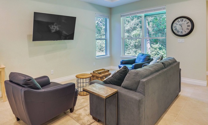 Seven Coves House | Charming Willis Hideaway < 1 Mi to Lake Conroe!