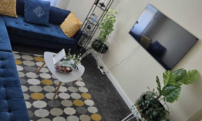 Wolverhampton Apartment | Charming Wolverhampton Apartment with Private Entrance