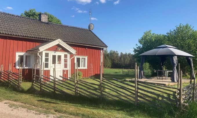 Sexdrega House | Charming wooden house with own rowing boat