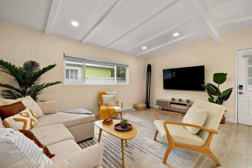 Venice House | Charming Zen Venice Beach 3BR Home w/Patio & W/D