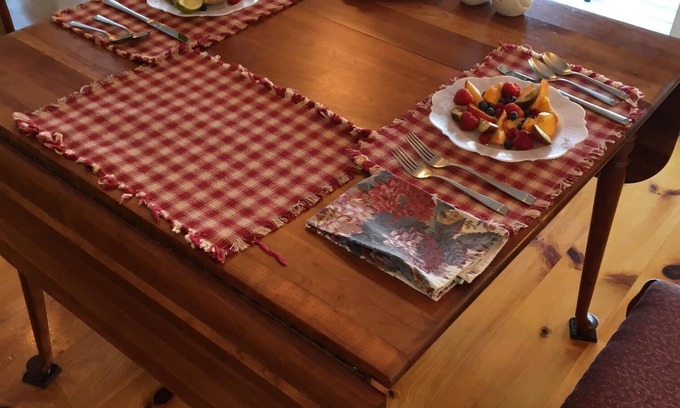 Richfield Springs Bed & Breakfast | Chatea du Lac Two Twin Beds