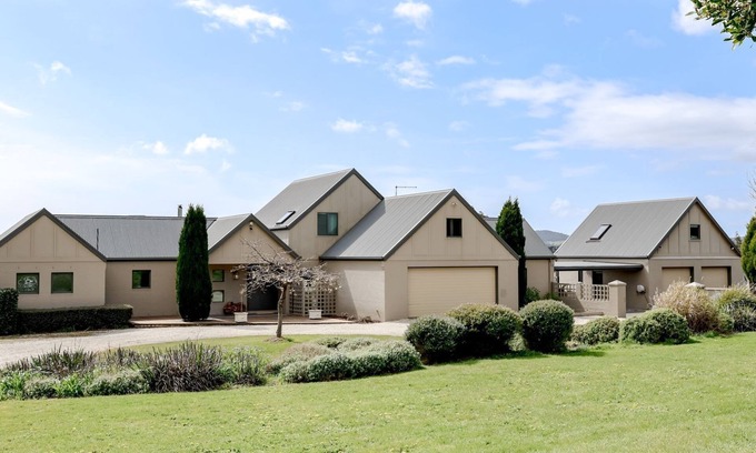 Clarence Point House | Chateau Clarence Luxurious Waterfront Retreat