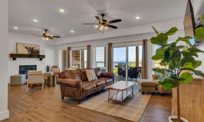 Table Rock Cabin | Chateau Royale home