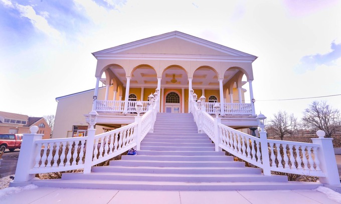 Norristown Hotel | Chateau Suites