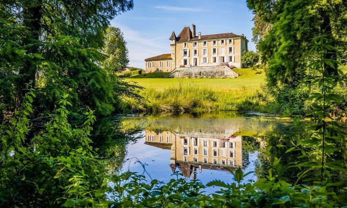 Thiviers Other | Chateau Tessyiere - Nine Bedroom Castle, Sleeps 18