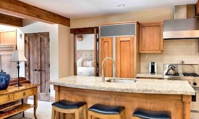 Deer Valley Resort | Chateaux Deer Valley-2 & 3 Bedrooms-Great location