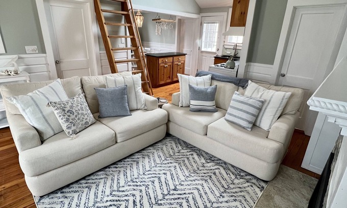 South Chatham Cottage | Chatham Beach Cottage + loft Walk to the Beach