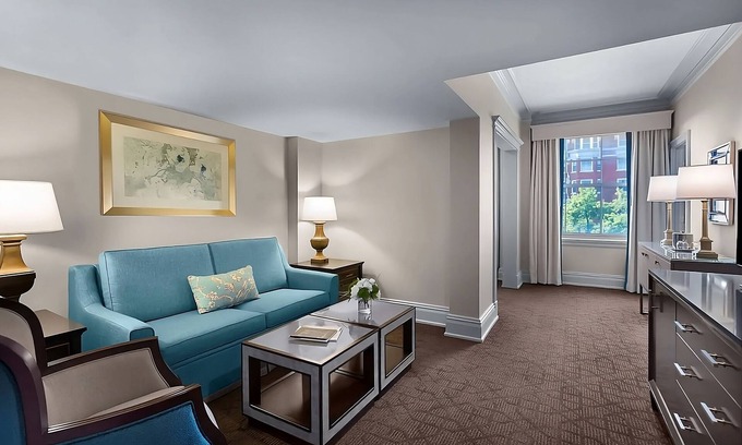 Central West End Hotel | Check Out The Most Iconic Barbershop in The Central West End! W/Parking, Pool!