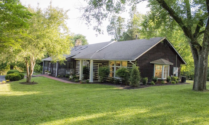 Ashland City Cabin | Cheekwood Historic Birdsong Lodge: A Charming Escape Near Downtown Nashville, TN