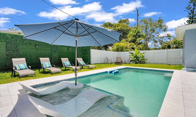 Fort Lauderdale House | Cheerful 2 bedroom Home, close to the beach