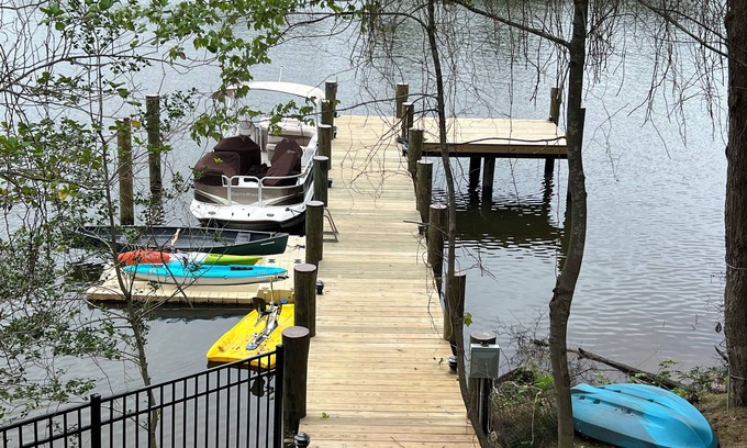 Fort Howard House | CHeerful 3-bedroom waterfront home