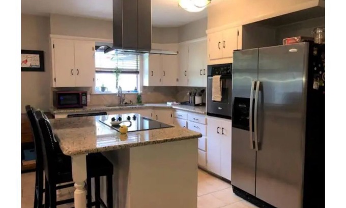 Durant House | Cheerful 3 bedroom 2 bathroom home.