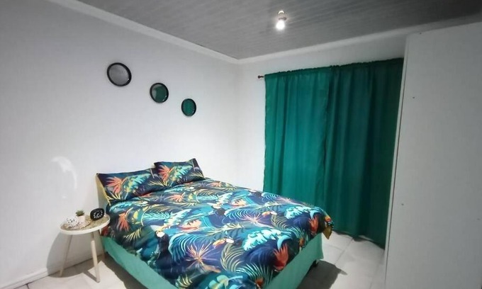 Britannia Bay House | Cheerful 3 bedroom home with braai area