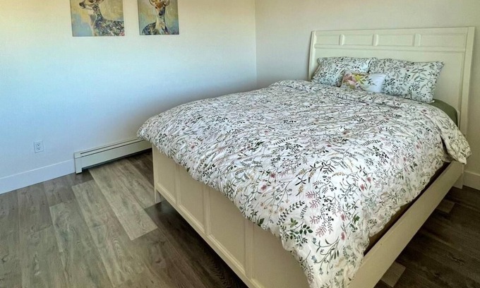 Fleetwood House | Cheerful 3 bedroom home close to Guildford mall