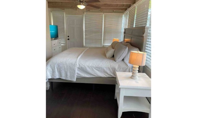 Pineapple Grove Arts District House | Cheerful 3-Bedroom Cottage/Heart of Dwntn Delray!!