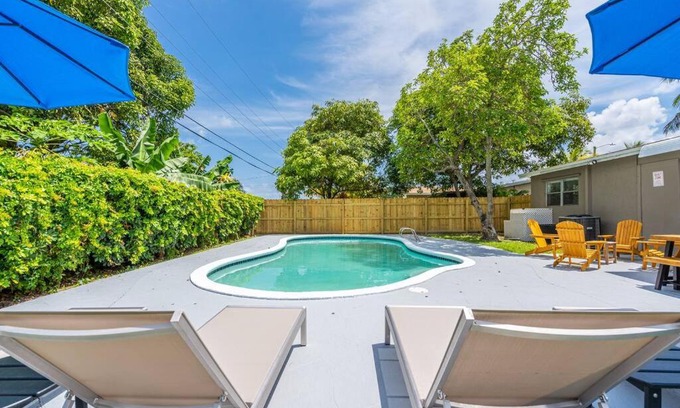 Pompano Beach House | Cheerful 4 BRs house with Pool, 10 mins to Ocean