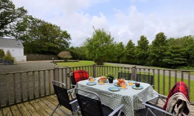 Tenby Cabin | Cheerful Clean One Dog Friendly Cottage Near Coast