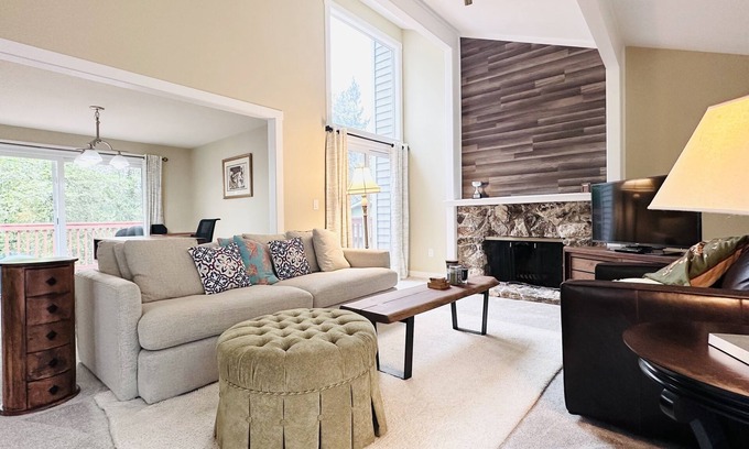 Cougar Mountain House | Cheerful house/garage/deck