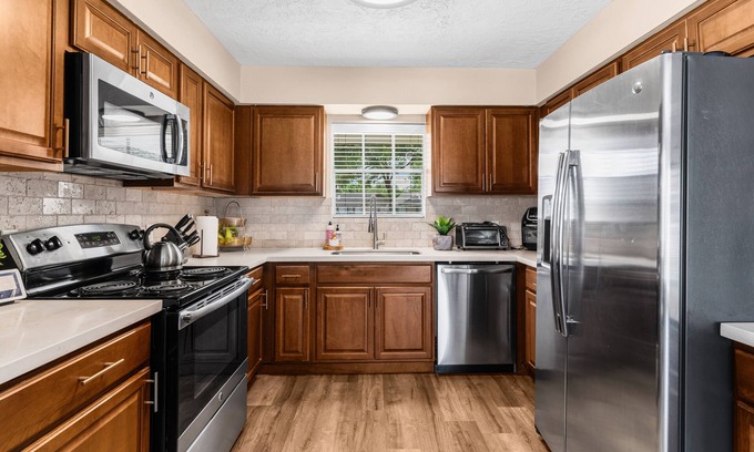 Garden Oaks House | Cheerful Houston Home With Pool with power post storm!