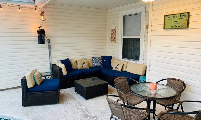 Orange Park House | Cheerful three bedroom home with a pool