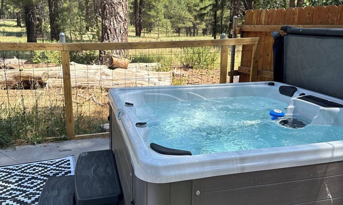 Mountainaire Cottage | Cheerful two bedroom cottage with hot tub.