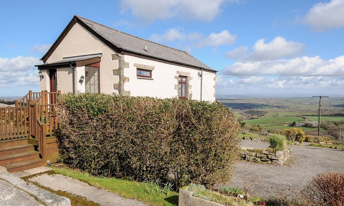 Liskeard Cottage | CHEESEWRING COTTAGE, pet friendly, with a garden in Upton Cross