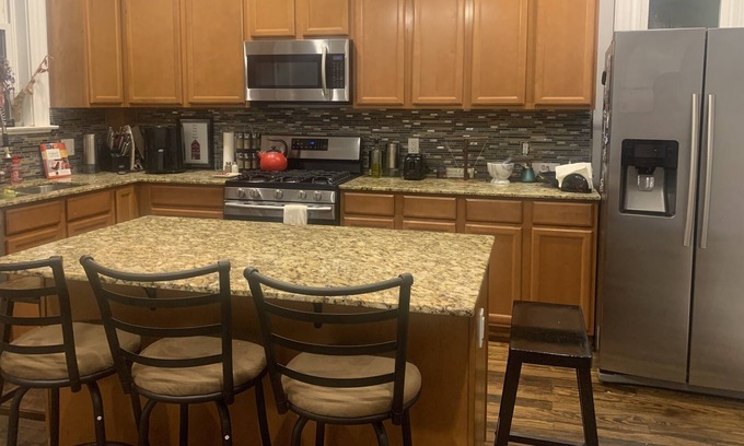 Northside House | Chef’s kitchen home in walkable Northside, ten minutes from downtown Cincinnati