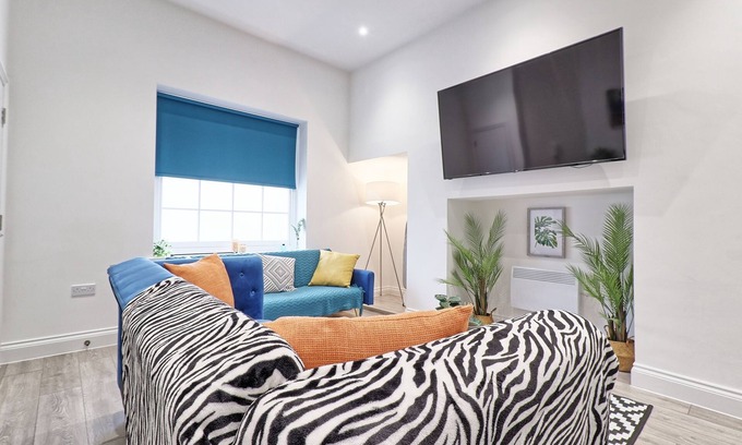 Chelmsford Apartment | Chelmsford Ground Floor Apartment. Next To The City Centre With Wifi & Parking