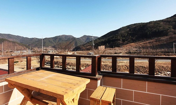 Cheongdo House | Cheongdo Mountains Bed and Breakfast
