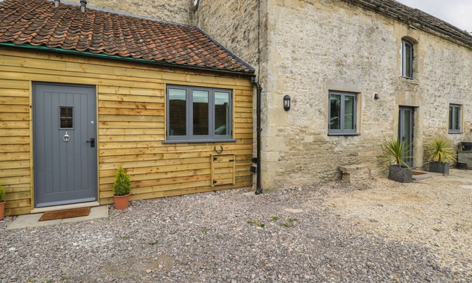 Biddestone Cottage | CHEQUERS BARN, pet friendly, character holiday cottage in Corsham