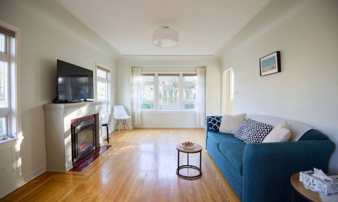 East Side House | Cherries Blooming! Entire Main House Near Skytrain