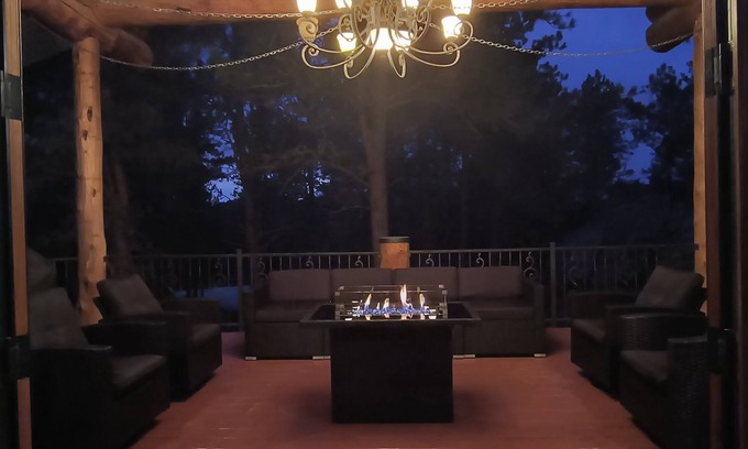 Custer House | Cherry on Top Lodge- we are ready to host you for a fantastic getaway!