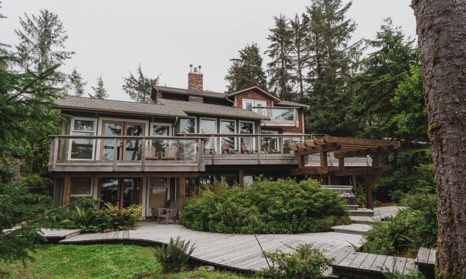 Tofino House | Chesterman on the Point - Beachfront
