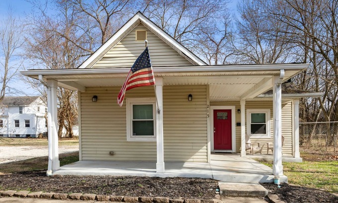 Loveland House | Chestnut, Three Bedroom House in Historic Loveland