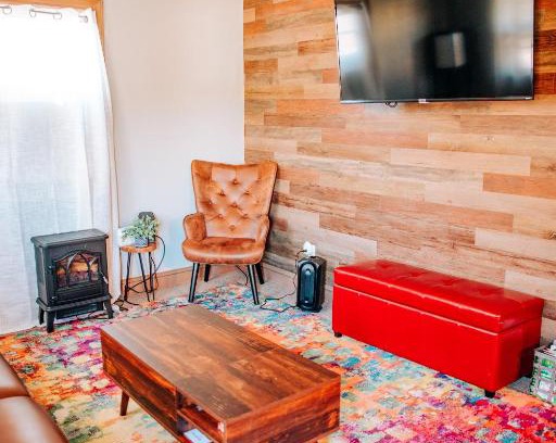 Fieldale House | Chestnut View Cottage - 2BR, Private, Quiet, Professional Hosts, Smart TVs, Full Kitchen, and More!