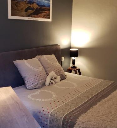 Cierp-Gaud House | Chez Anne, Maison cosy avec spa, billard et Jardin