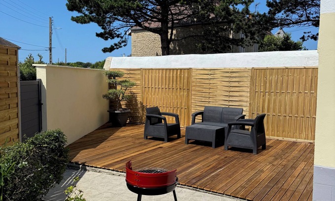 Luc-sur-Mer Apartment | Chez Sylviane apt Rez-de-Chaussée 200 m from the sea