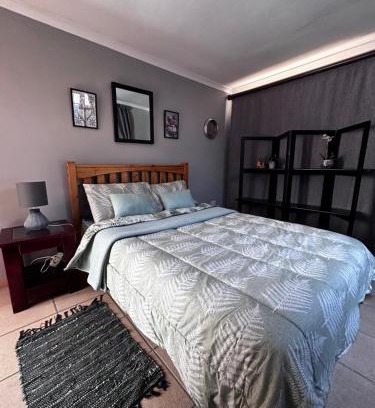 Constantia Apartment | ChezBelle, self-catering 2 sleeper in Constantia with self check-in