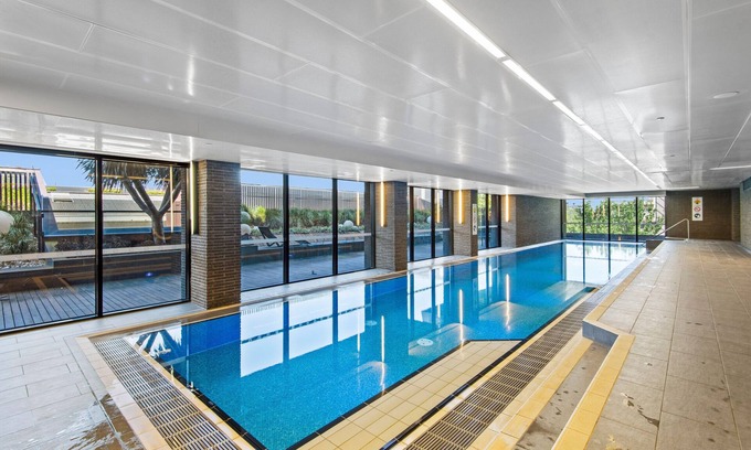 South Yarra Apartment | Chic 1-Bed with Balcony Views and Amenities